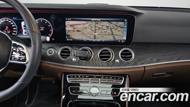 Mercedes-Benz E-Class 2018 — ფოტო 12/20