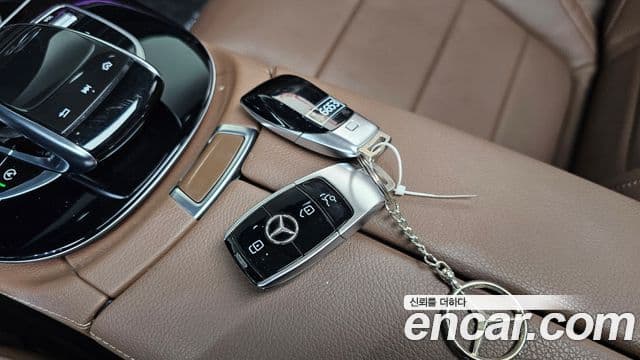 Mercedes-Benz E-Class 2018 — ფოტო 15/20