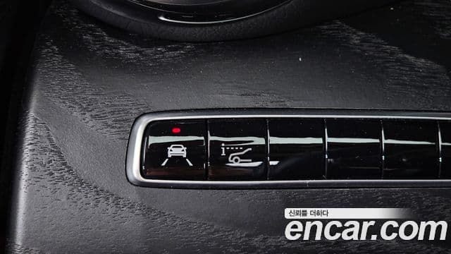 Mercedes-Benz E-Class 2018 — ფოტო 17/20