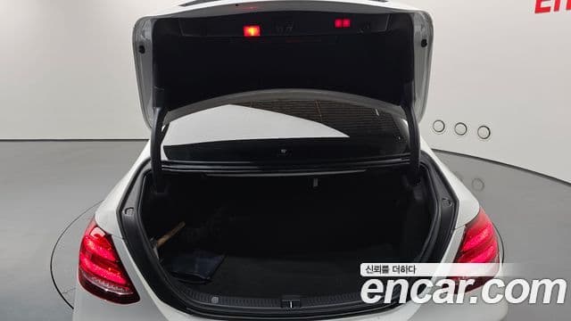Mercedes-Benz E-Class 2018 — ფოტო 19/20
