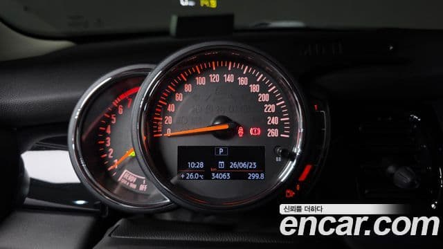 Mini Cooper 2022 — ფოტო 8/20