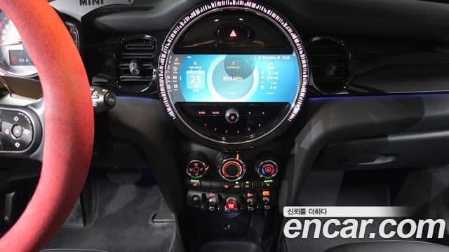 Mini Cooper 2022 — ფოტო 16/20