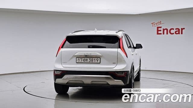 Kia Niro 2022 — ფოტო 4/20