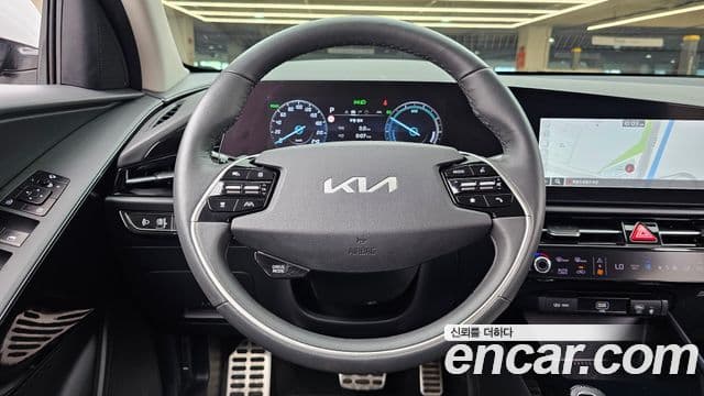 Kia Niro 2022 — ფოტო 13/20