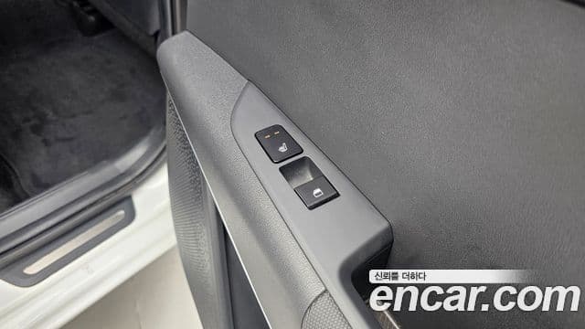 Kia Niro 2022 — ფოტო 19/20