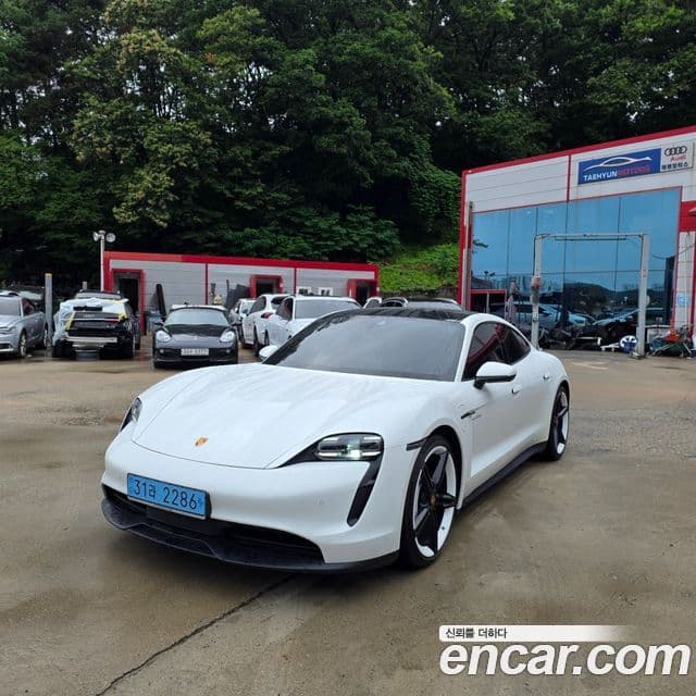 Porsche Taycan 2022 — Photo 5/20