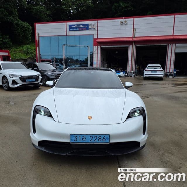 Porsche Taycan 2022 — Photo 12/20