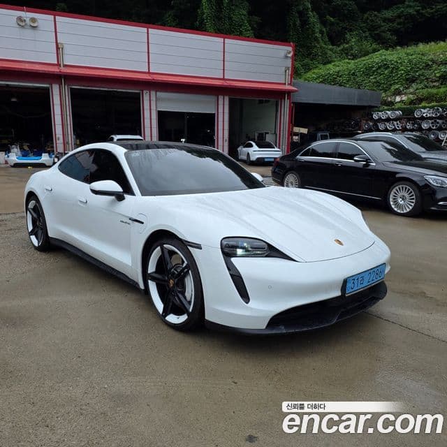 Porsche Taycan 2022 — Photo 18/20