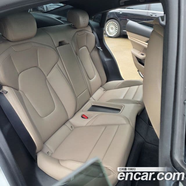 Porsche Taycan 2022 — Photo 17/20