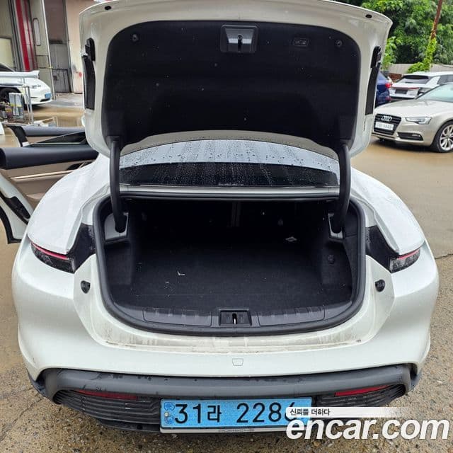 Porsche Taycan 2022 — Photo 4/20