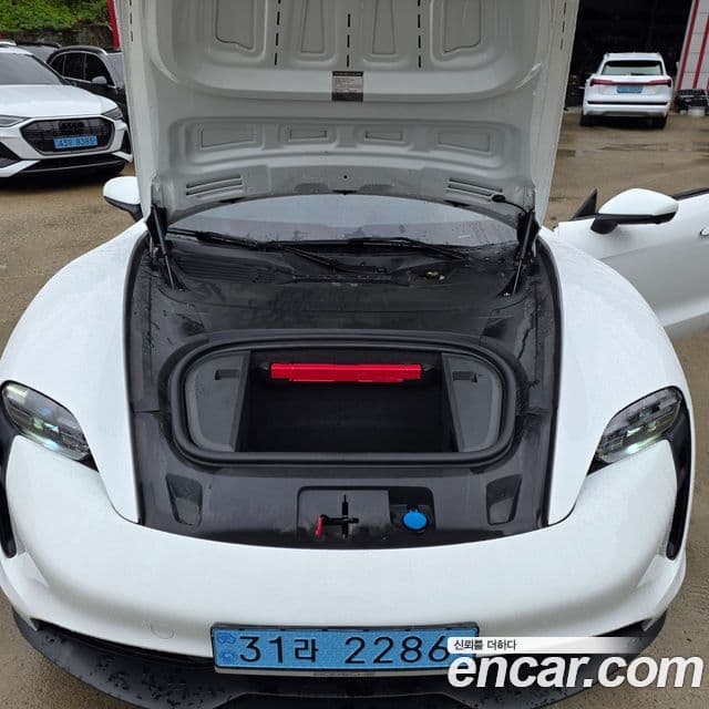 Porsche Taycan 2022 — Photo 9/20