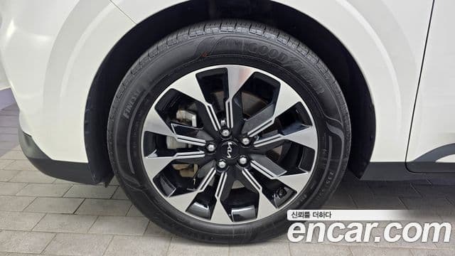 Kia Carnival 2023 — фото 5 из 20