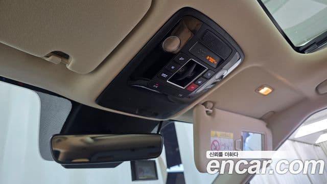 Kia Carnival 2023 — Şəkil 17/20