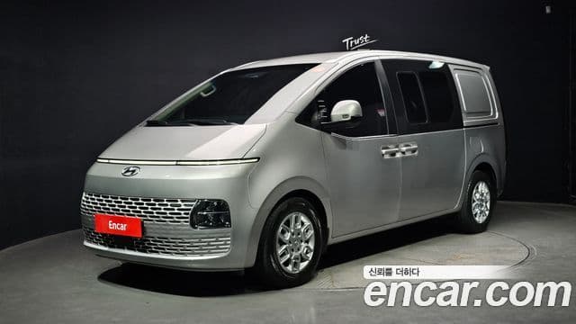 Hyundai Staria 2022 — Фото 1/20