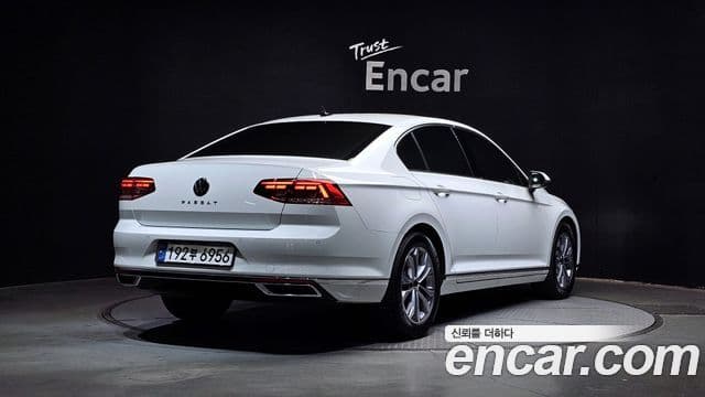 Volkswagen Passat GT 2022 — Фото 2/20