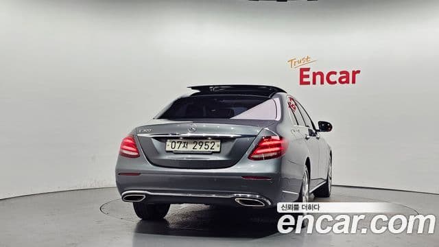Mercedes-Benz E-Class 2019 — ფოტო 4/20