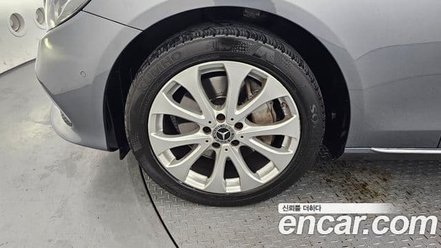 Mercedes-Benz E-Class 2019 — ფოტო 5/20