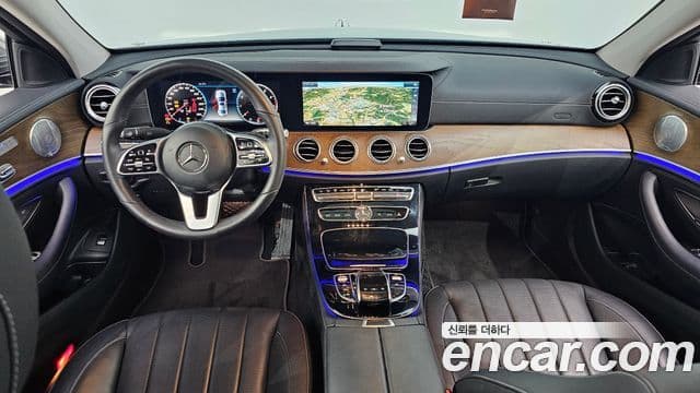 Mercedes-Benz E-Class 2019 — ფოტო 7/20