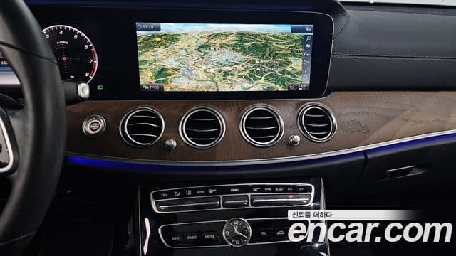 Mercedes-Benz E-Class 2019 — ფოტო 12/20