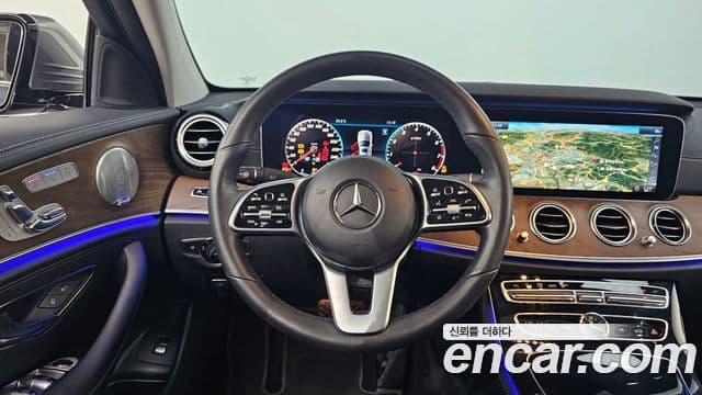 Mercedes-Benz E-Class 2019 — ფოტო 13/20