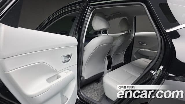 Hyundai Kona 2023 — ფოტო 15/20