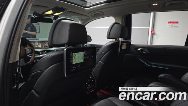 BMW X7 2020 — ფოტო 17/20