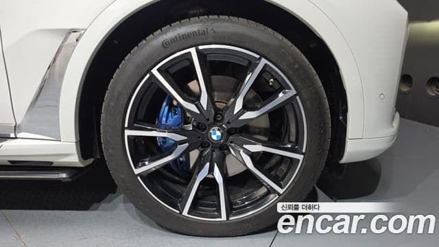 BMW X7 2020 — ფოტო 16/34