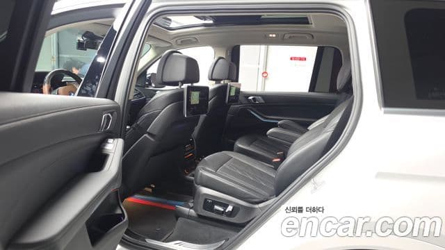 BMW X7 2020 — ფოტო 23/34