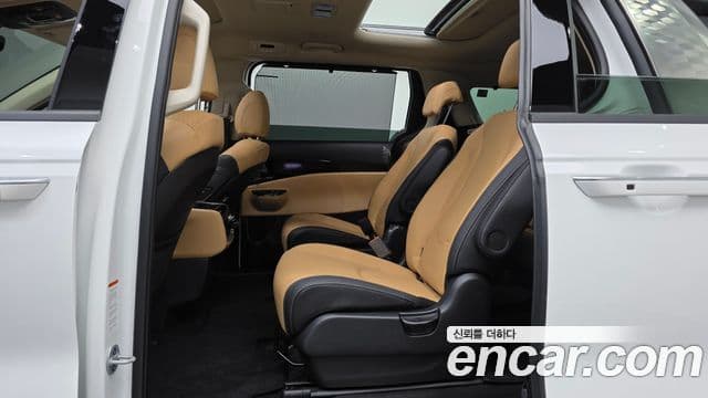 Kia Carnival 2023 — Фото 12/20