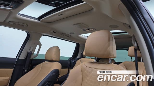 Kia Carnival 2023 — Фото 18/20