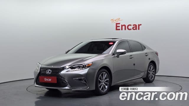 Lexus ES300h 2018 — Şəkil 10/20