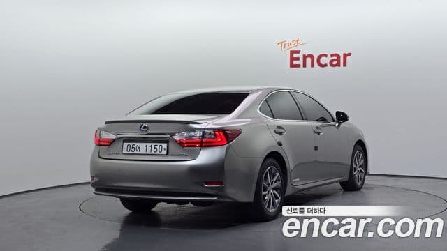 Lexus ES300h 2018 — Şəkil 18/20