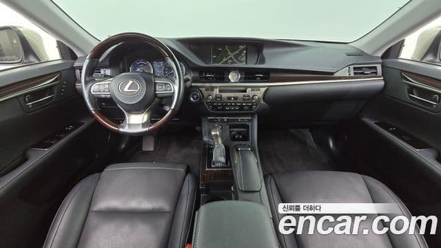 Lexus ES300h 2018 — Şəkil 13/20
