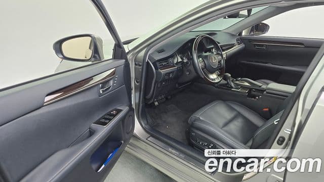 Lexus ES300h 2018 — Şəkil 8/20
