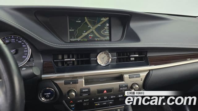 Lexus ES300h 2018 — Şəkil 14/20
