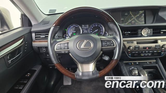 Lexus ES300h 2018 — Şəkil 12/20