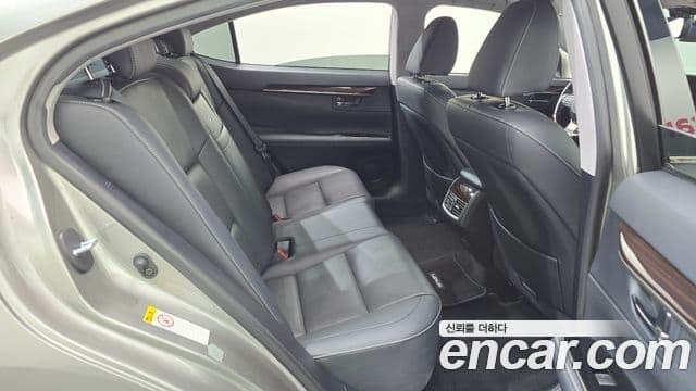 Lexus ES300h 2018 — Şəkil 11/20