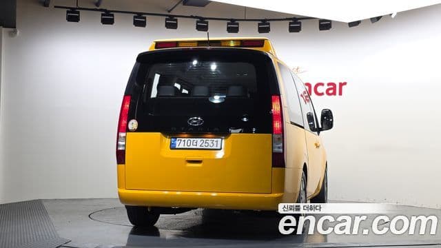Hyundai Staria 2022 — Фото 3/20
