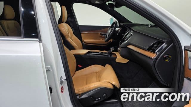 Volvo XC90 2018 — Фото 11/20