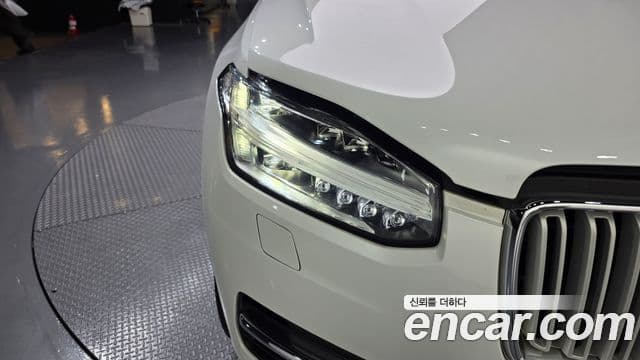 Volvo XC90 2018 — Photo 2/38