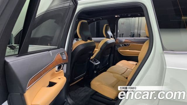 Volvo XC90 2018 — Photo 5/38
