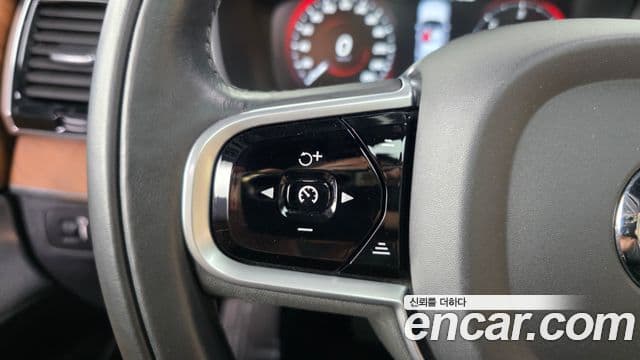Volvo XC90 2018 — Photo 10/38