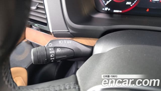 Volvo XC90 2018 — Photo 7/38