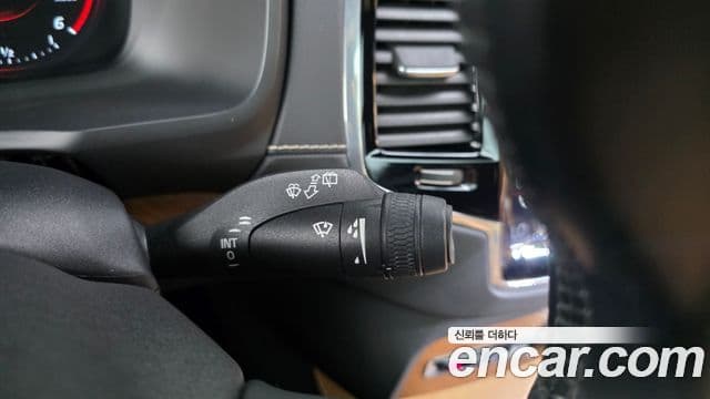 Volvo XC90 2018 — Photo 22/38