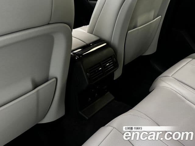 Land Rover Range Rover Velar 2026 — Şəkil 12/20