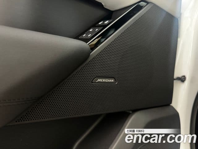 Land Rover Range Rover Velar 2026 — ფოტო 16/20
