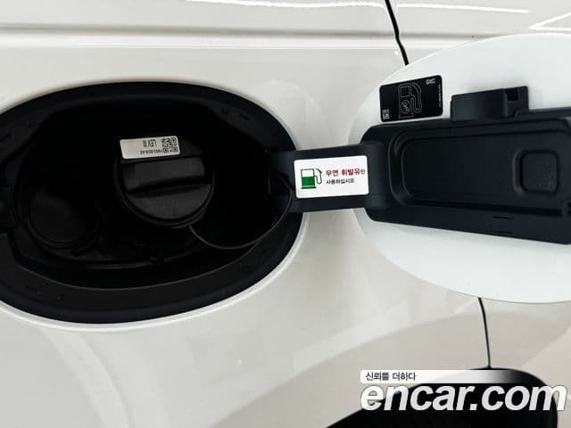 Land Rover Range Rover Velar 2026 — Şəkil 17/20