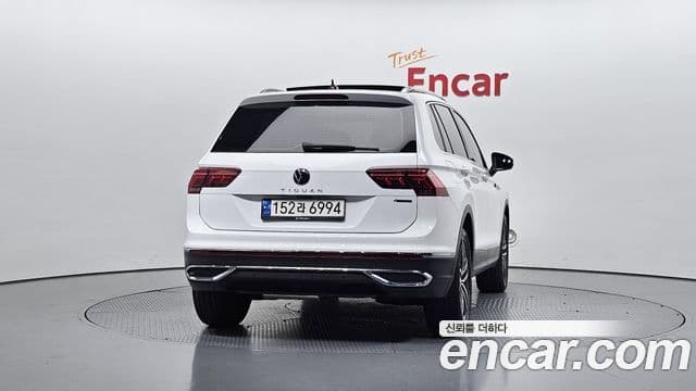 Volkswagen Tiguan 2022 — ფოტო 4/20