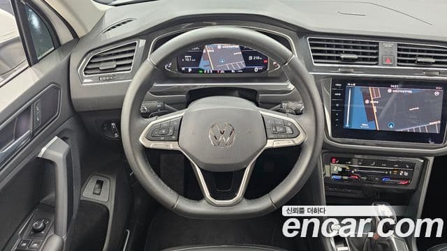 Volkswagen Tiguan 2022 — ფოტო 13/20