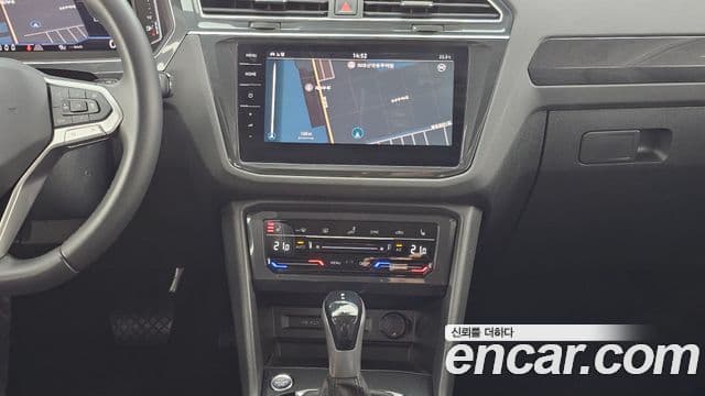 Volkswagen Tiguan 2022 — ფოტო 14/20